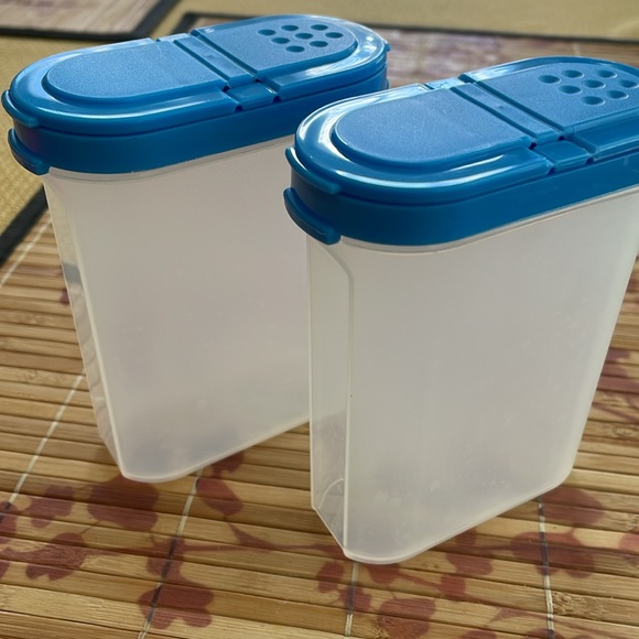 Tupperware seasoning containers . - Picture 5 of 8